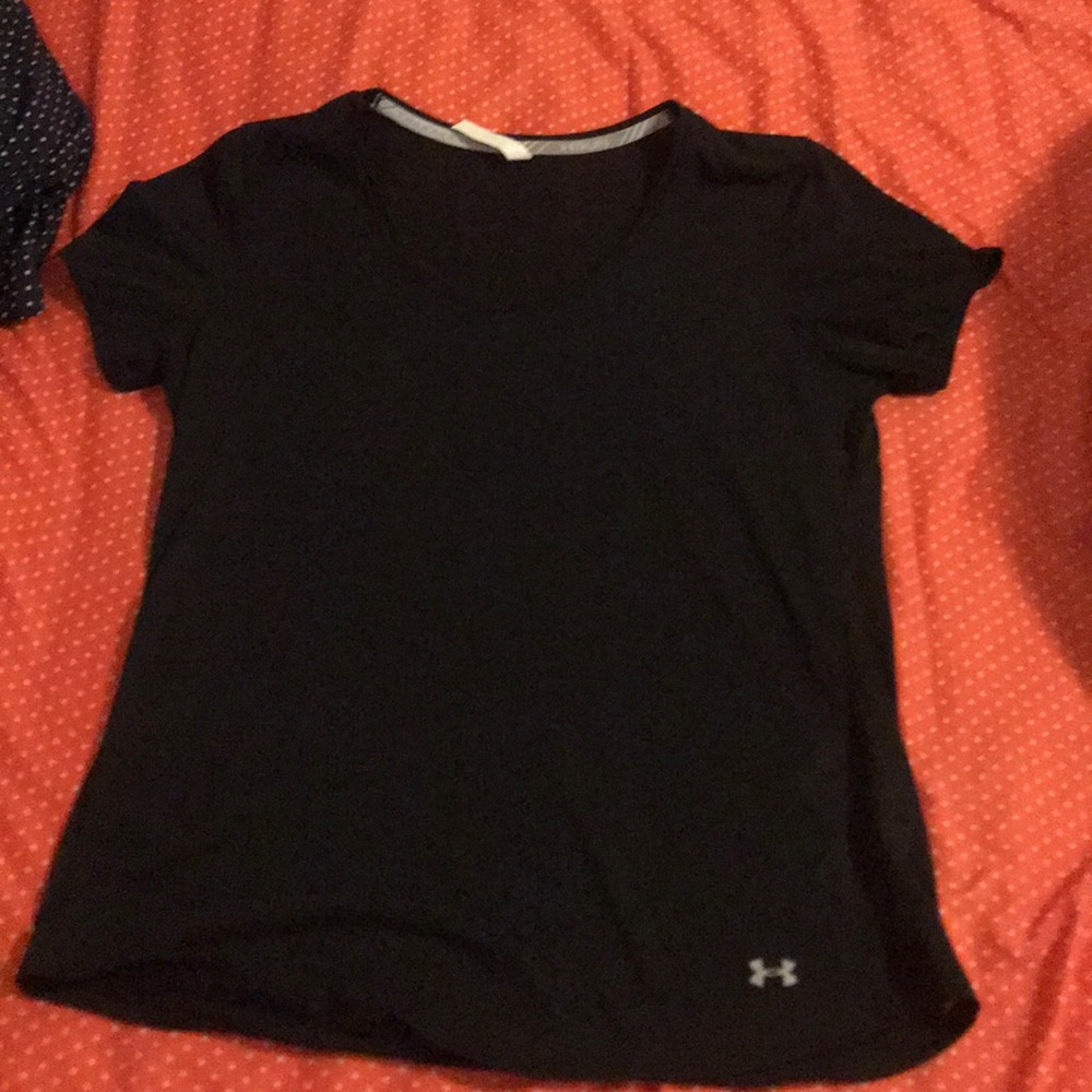 Under armor fitted black work out top